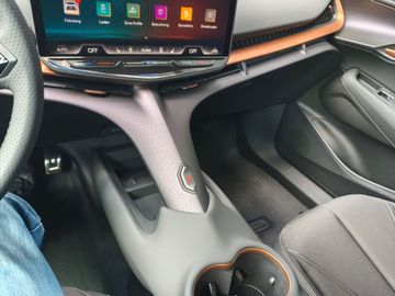 Car image 15