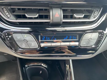 Car image 27