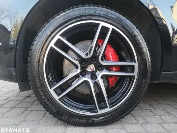 Car image 37