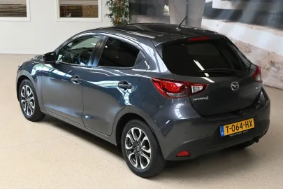 Car image 4
