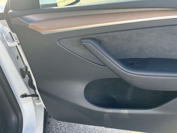 Tesla Model Y AWD Dual Motor 378 kW image number 25