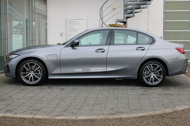 BMW 330e 215 kW image number 5