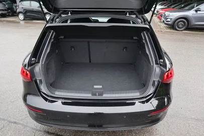 Car image 26
