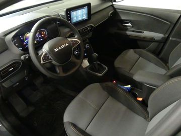 Car image 10