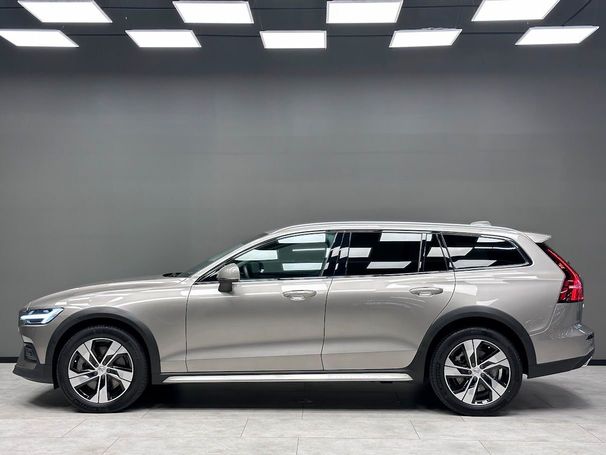 Volvo V60 Cross Country B4 AWD 146 kW image number 1