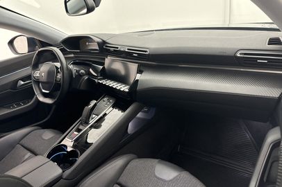 Car image 26