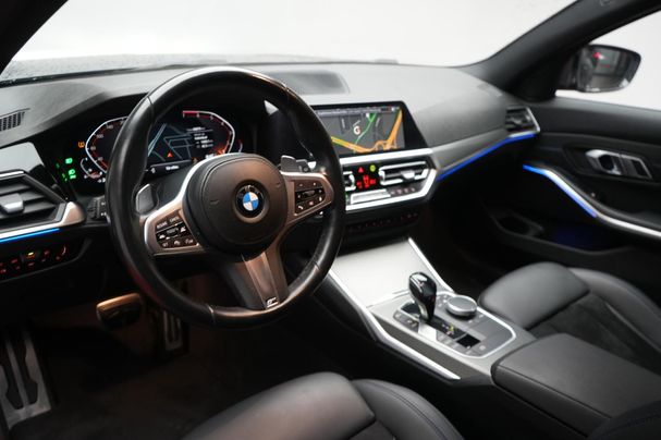 BMW 330i Touring M Sport 190 kW image number 9