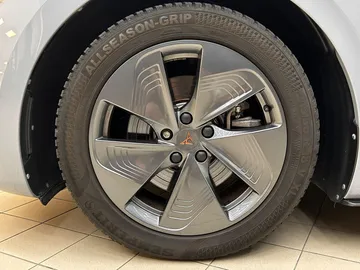 Car image 28
