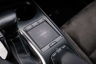 Car image 32