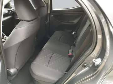 Car image 19