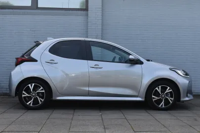 Car image 4