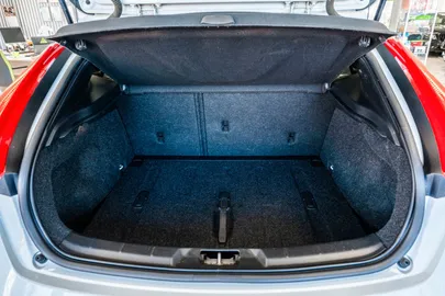 Car image 32