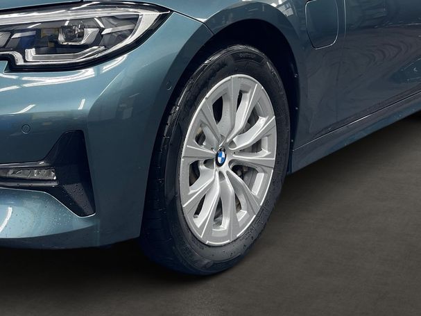 BMW 330e Touring M 215 kW image number 6