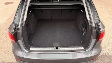 Car image 28