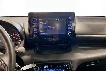 Car image 4