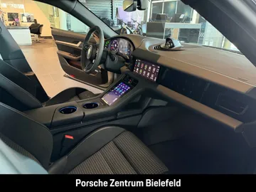 Car image 32