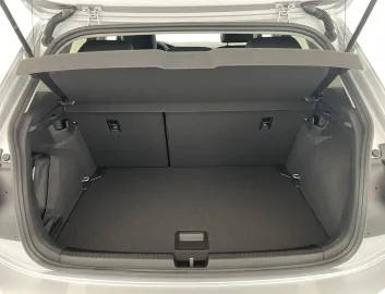 Car image 32