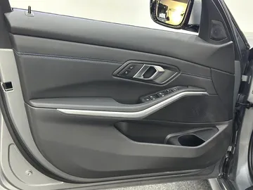 Car image 37