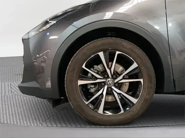 Car image 18