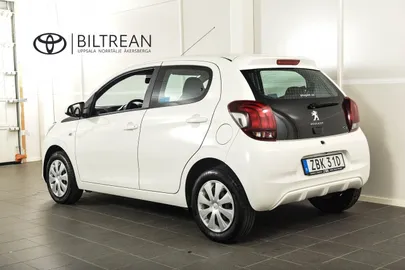 Car image 4