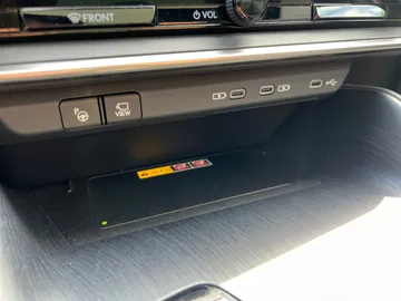 Car image 32