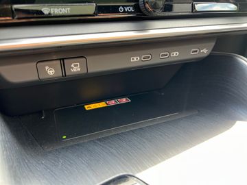 Car image 32
