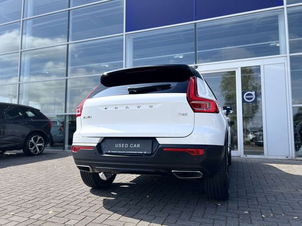 Volvo XC40 T4 140 kW image number 2