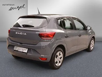 Car image 4