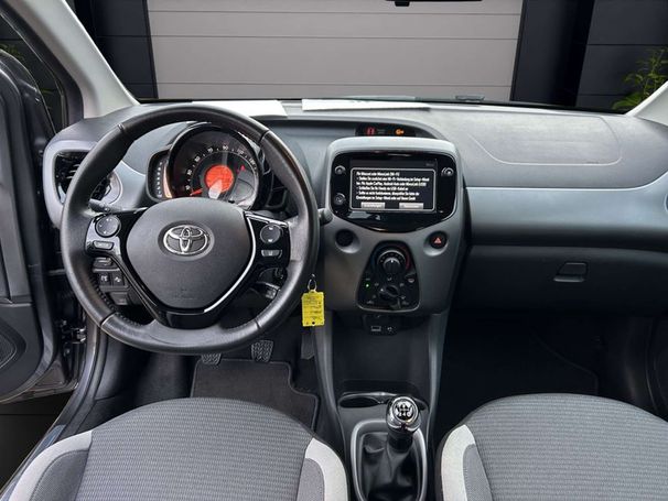 Toyota Aygo X 53 kW image number 9