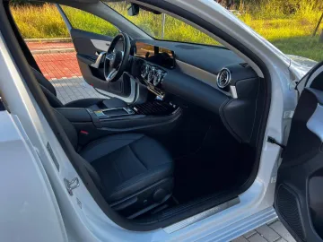 Car image 36