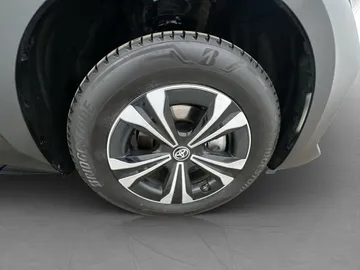 Car image 32