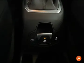Car image 32