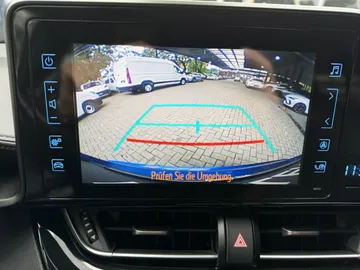 Car image 25