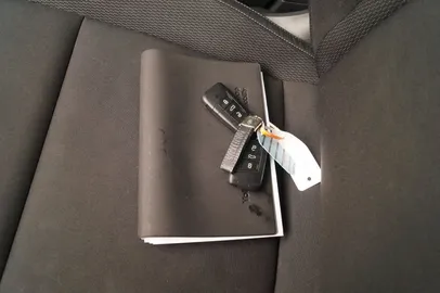 Car image 28