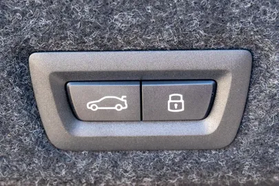 Car image 35