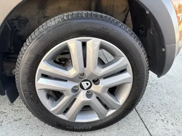 Car image 25