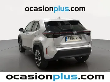 Car image 4