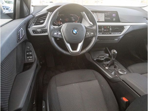 BMW 118i 100 kW image number 16