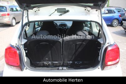 Car image 18