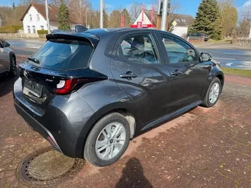 Car image 3
