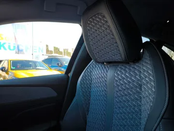 Car image 37