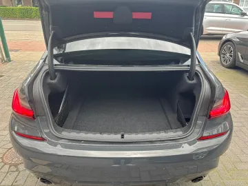 Car image 40