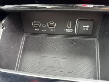 Car image 44