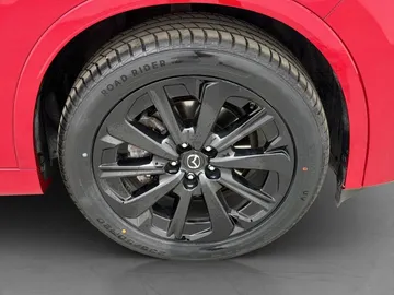 Car image 30