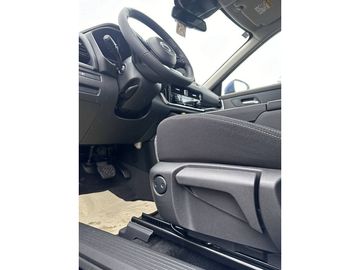 Car image 30