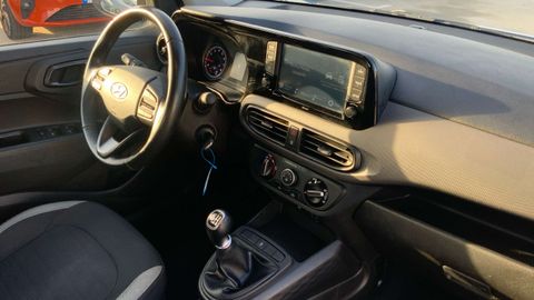 Car image 11