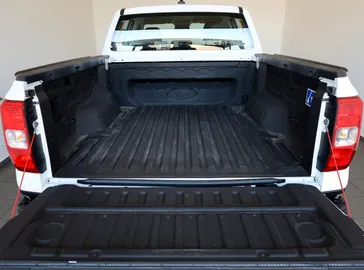Car image 27