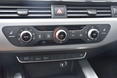 Car image 26