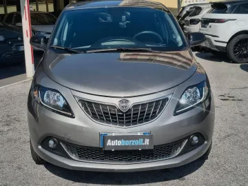 Car image 4