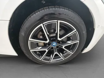 Car image 37